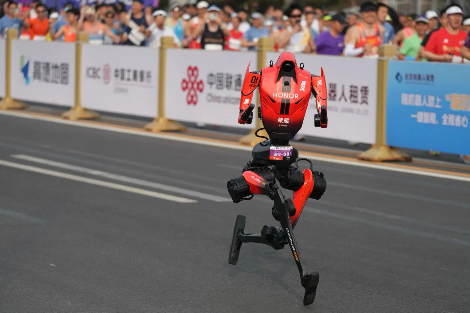 快过人类7分钟！禾赛JT128助荣耀机器人“闪电”拿下机器人马拉松首冠